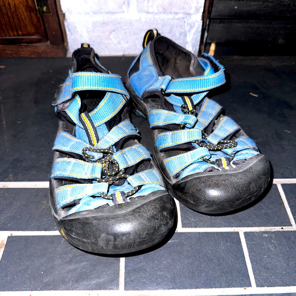 Keen boys sandals